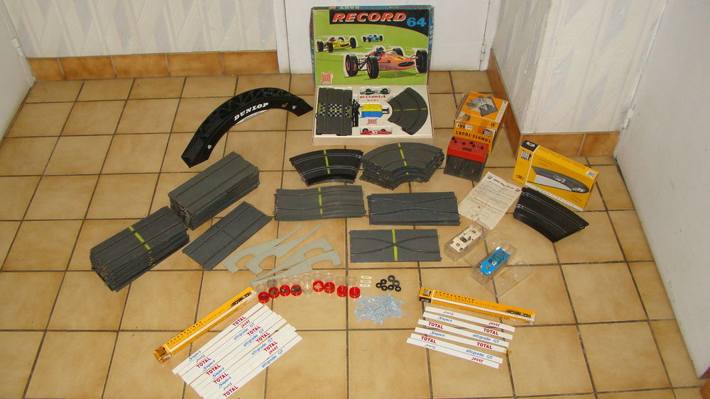 Circuit Record 64 Baby Jouef + accessoires - ann&eacute;es 1960
Jeux / jouets