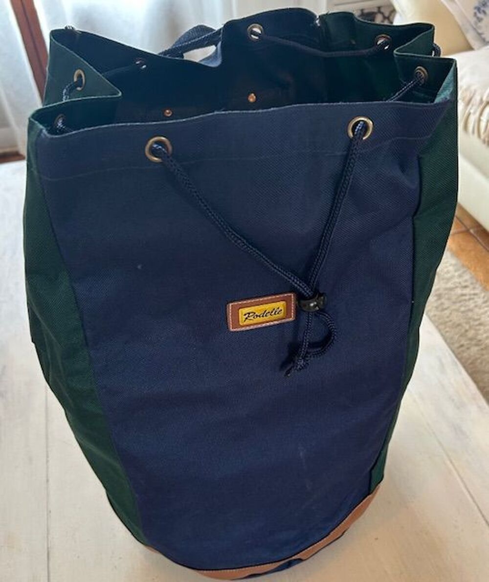 beau petit SAC a DOS ( neuf / jamais servi )
Sports