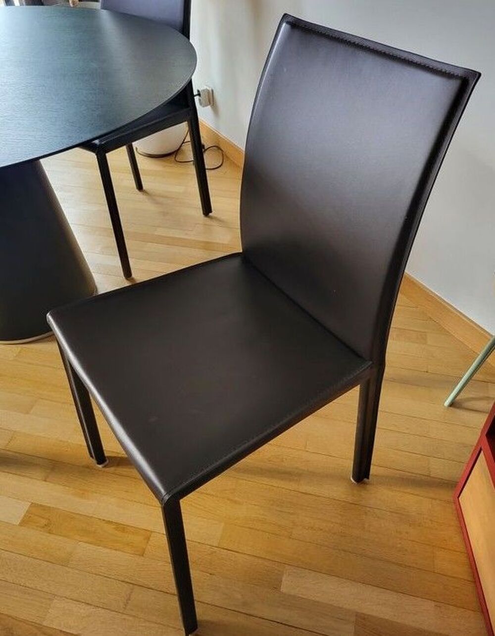 TABLE SALLE A MANGER ET CHAISES BO-CONCEPT Meubles