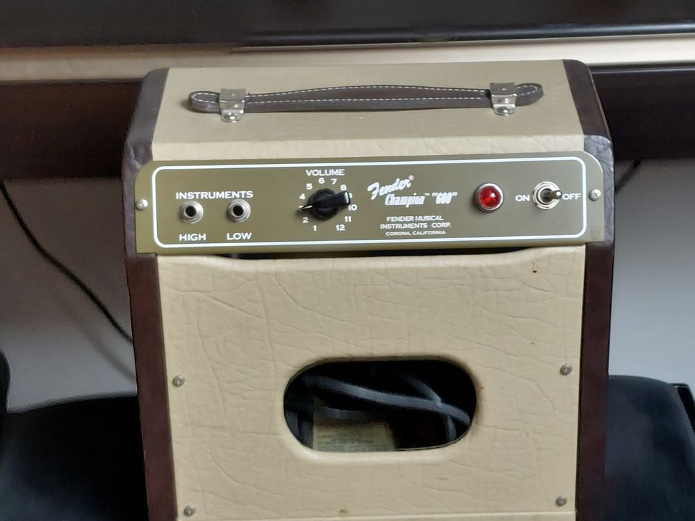 Ampli FENDER CHAMPION 600 &agrave; lampes Instruments de musique