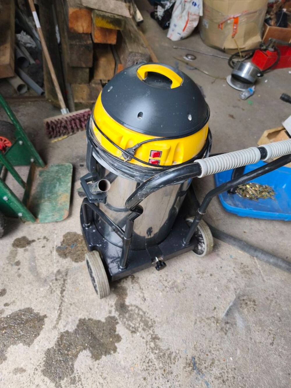 Aspirateur industriel inox sur roues Bricolage