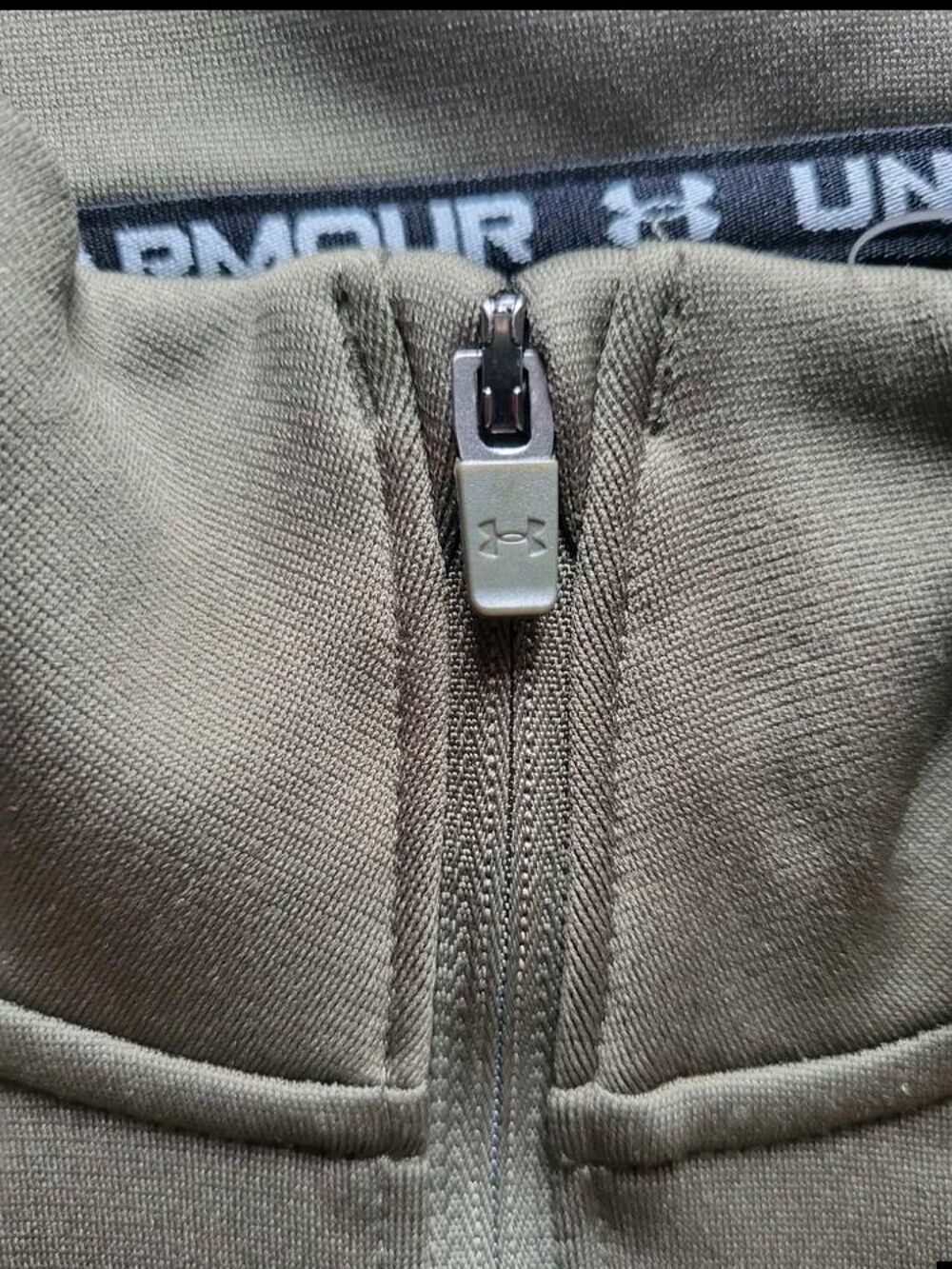 sweat+under+amour+Vert+kaki Vêtements