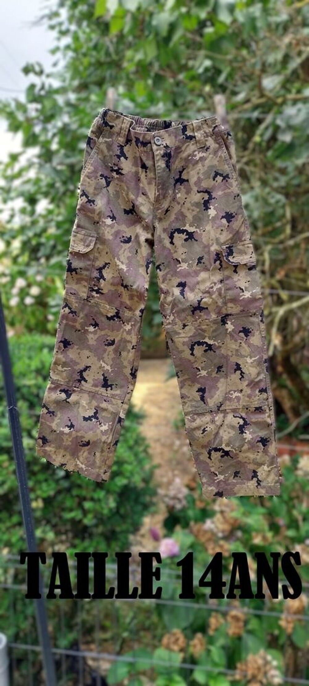 Pantalons Treillis tr&egrave;s bon &eacute;tat Diff&eacute;rentes tailles Vêtements