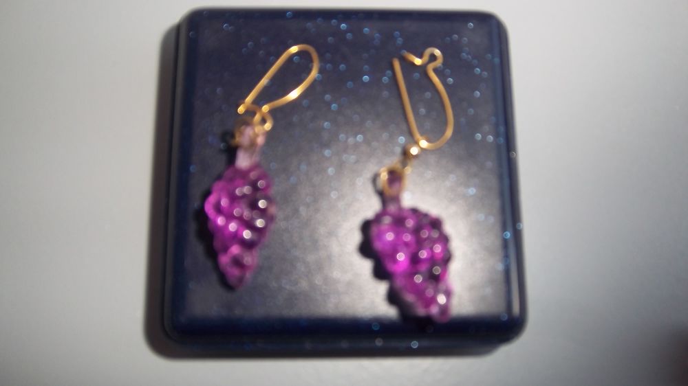 Grappes de raisins en boucles Bijoux et montres