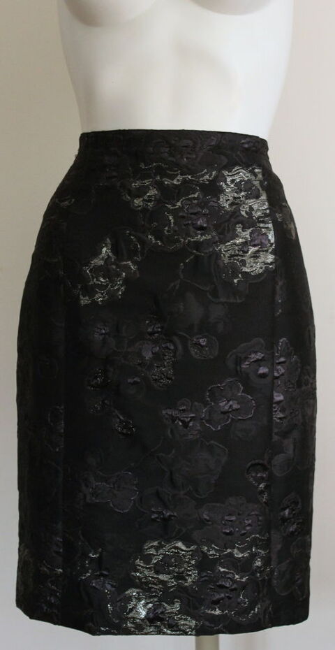 Jupe noire lurex NINA RICCI T.38 Fr
polyester et soie 120 Issy-les-Moulineaux (92)