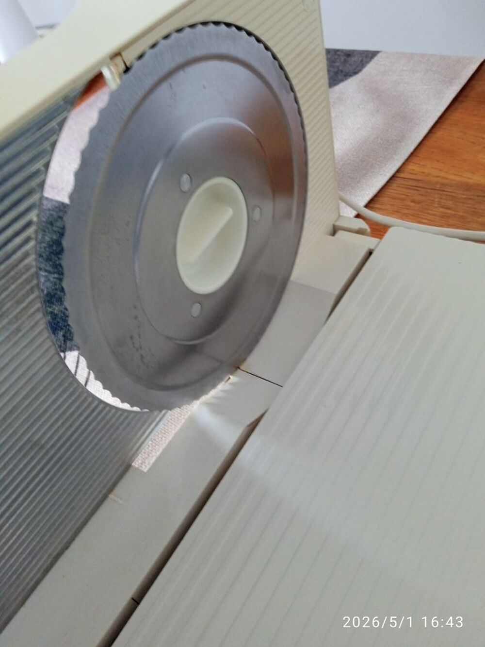 trancheuse &eacute;lectrique soit pain ou viande Electroménager