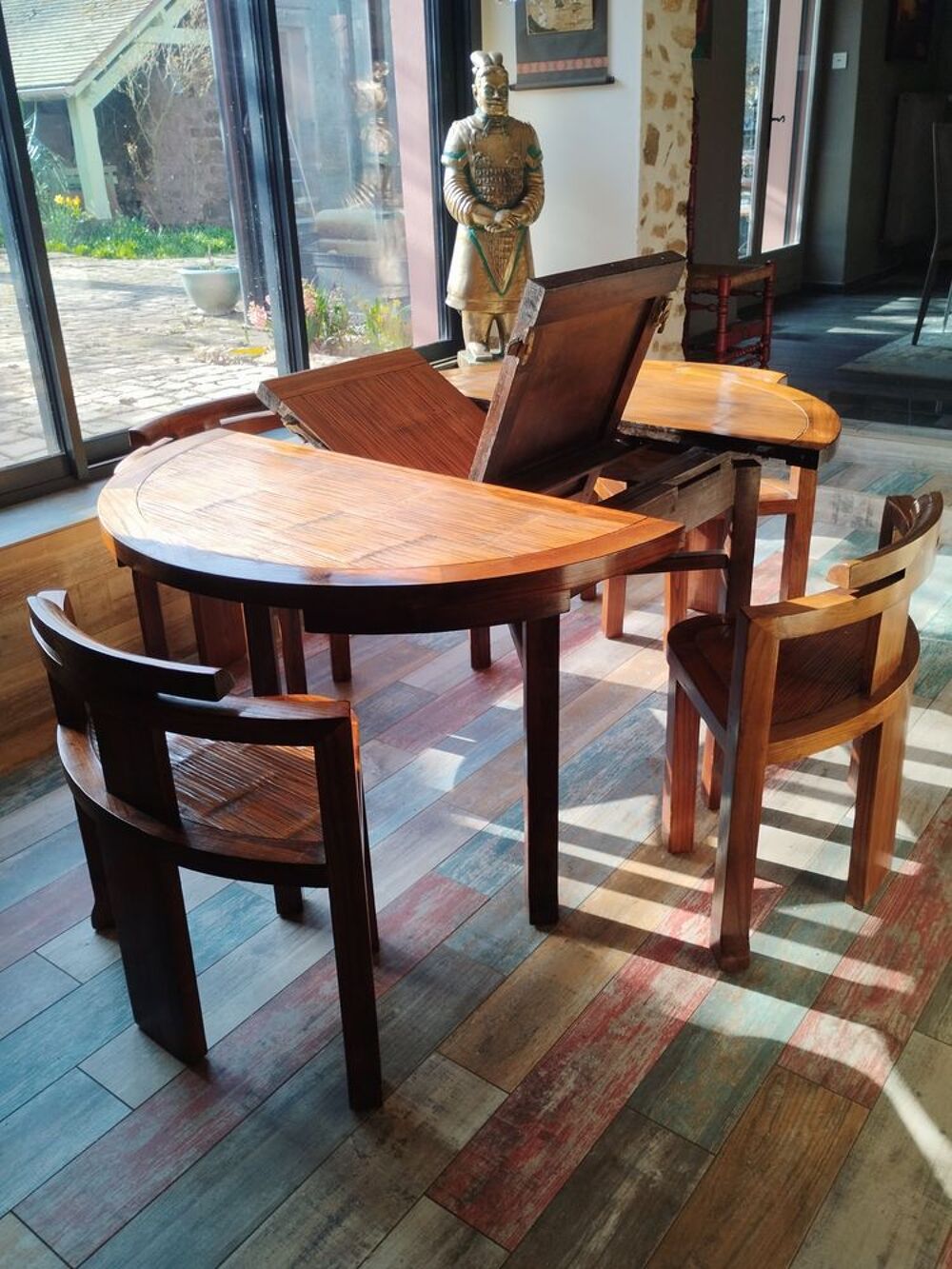 TABLE EXTENSIBLE + 4 CHAISES FASHION
La Maison Coloniale Meubles