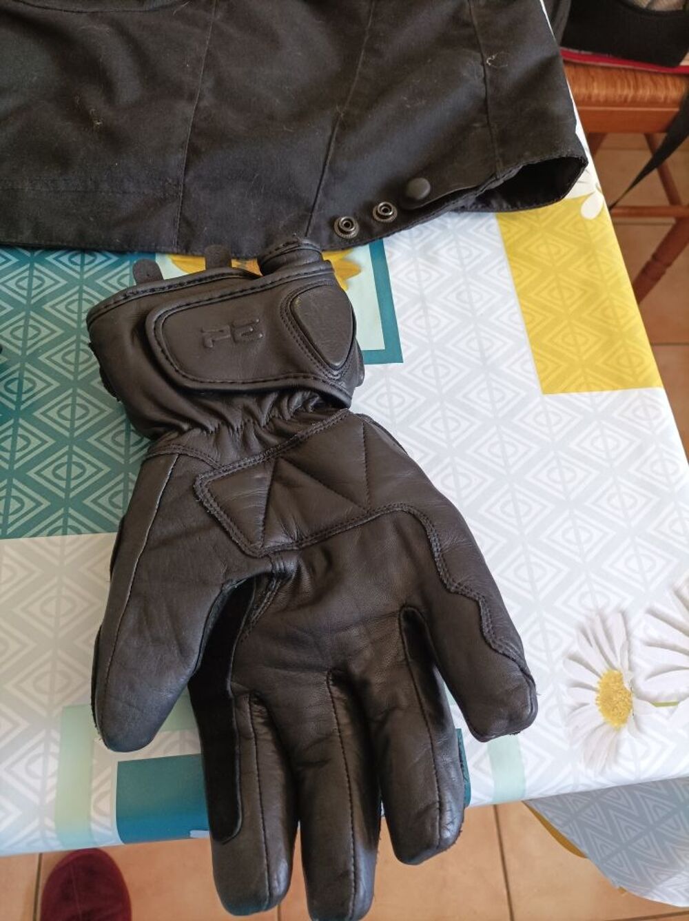 gants moto coques au niveau des phalanges et sur le dessus de la main Vêtements