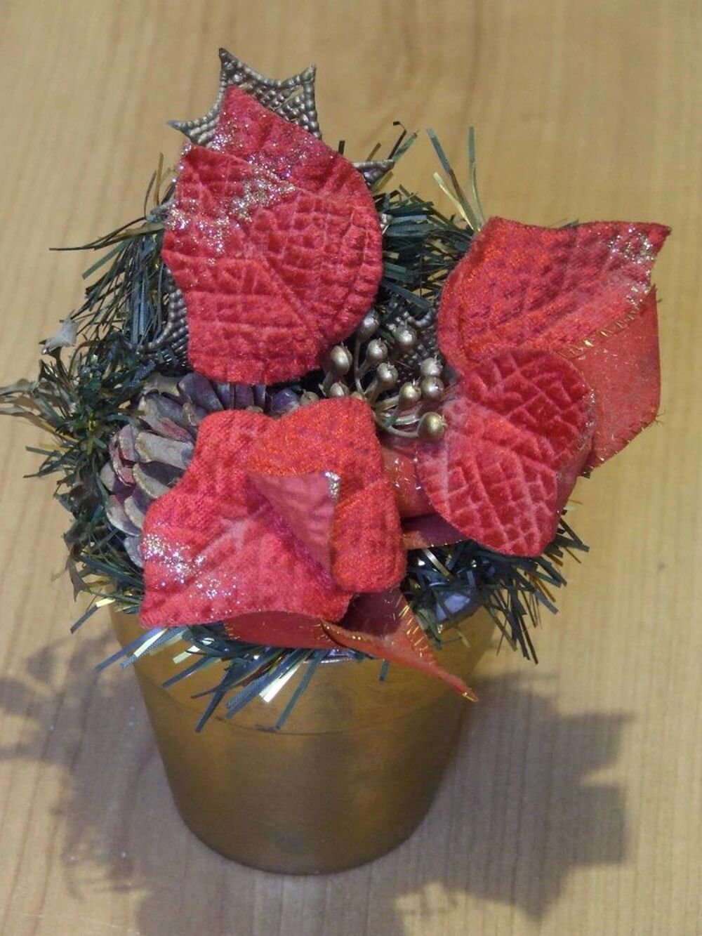 Lot 2 d&eacute;cors de table orn&eacute;s de sapin, houx, etc. TBE Décoration