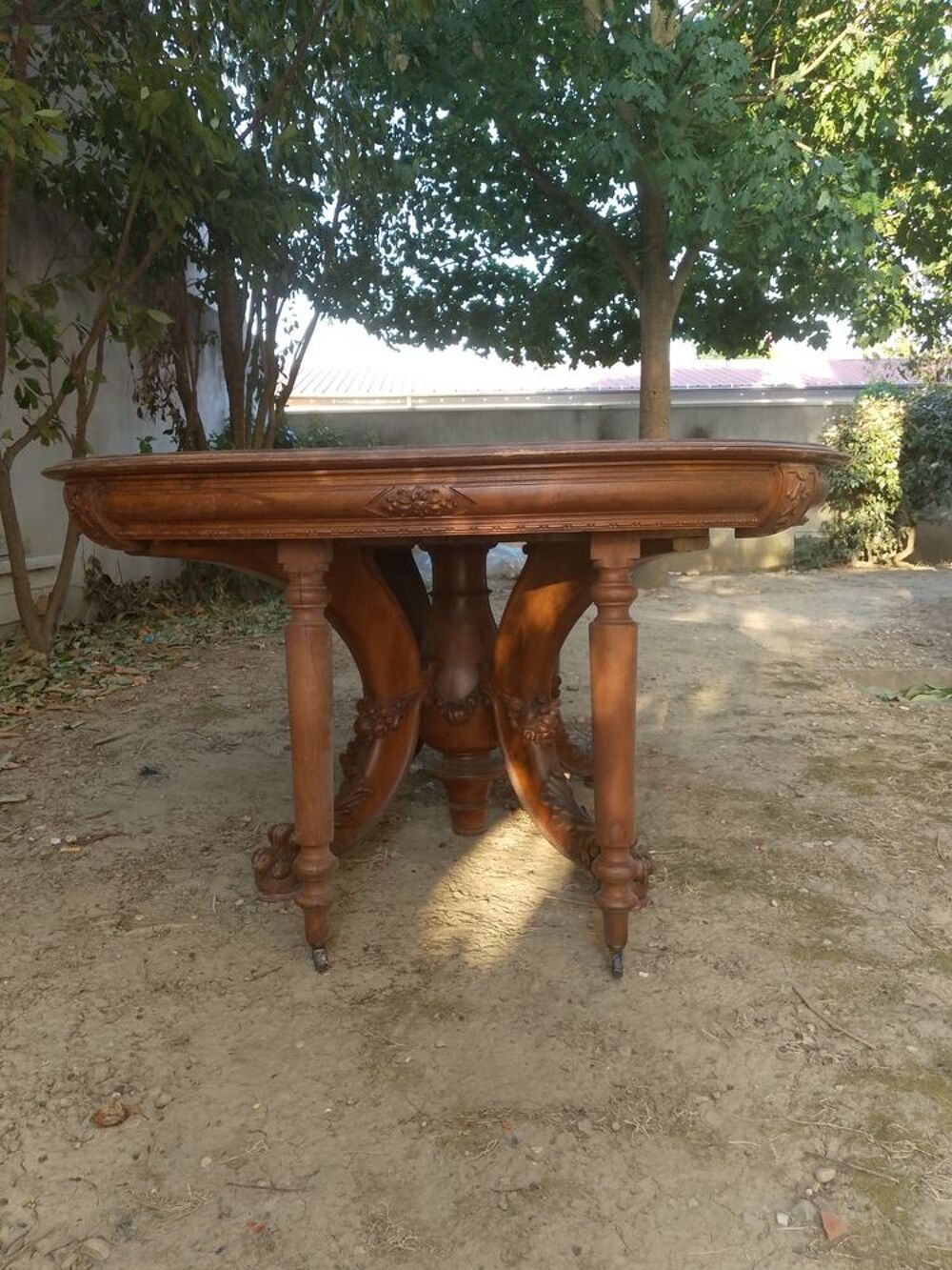 Tr&egrave;s grande table familiale Meubles