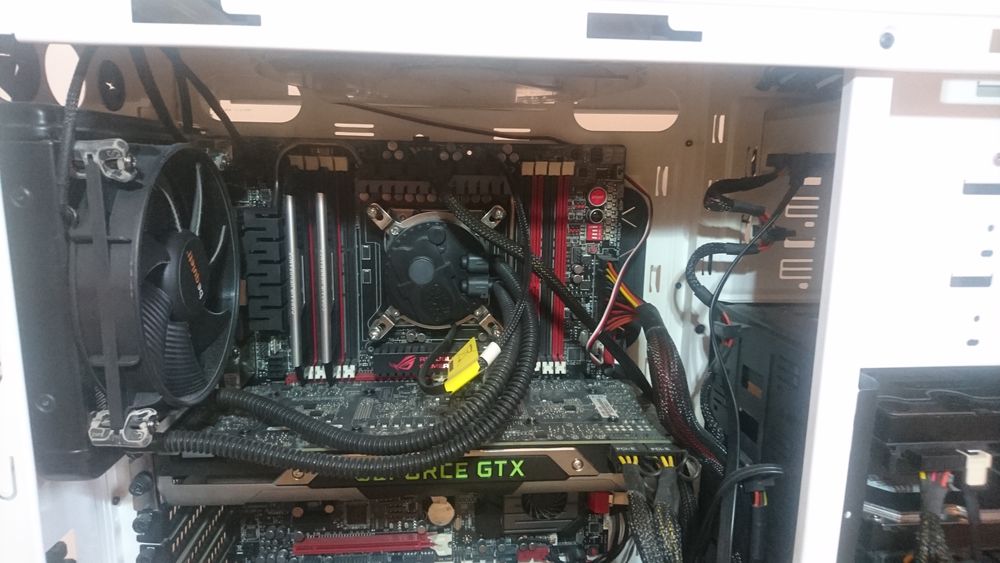pc gaming republic of gamers chez ASUS 
Matériel informatique