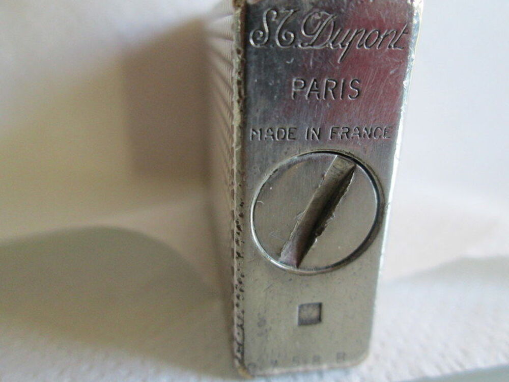 Briquet Dupont plaqu&eacute; argent. Bijoux et montres