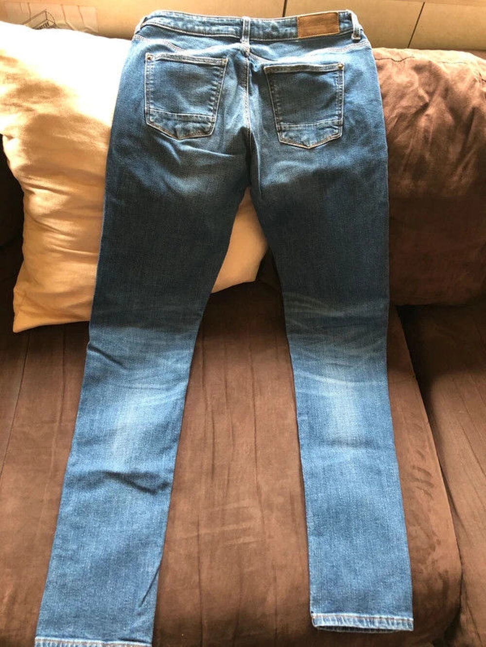 Jeans Esprit slim taille W28L32 en tbe &agrave; 15 euros
Vêtements