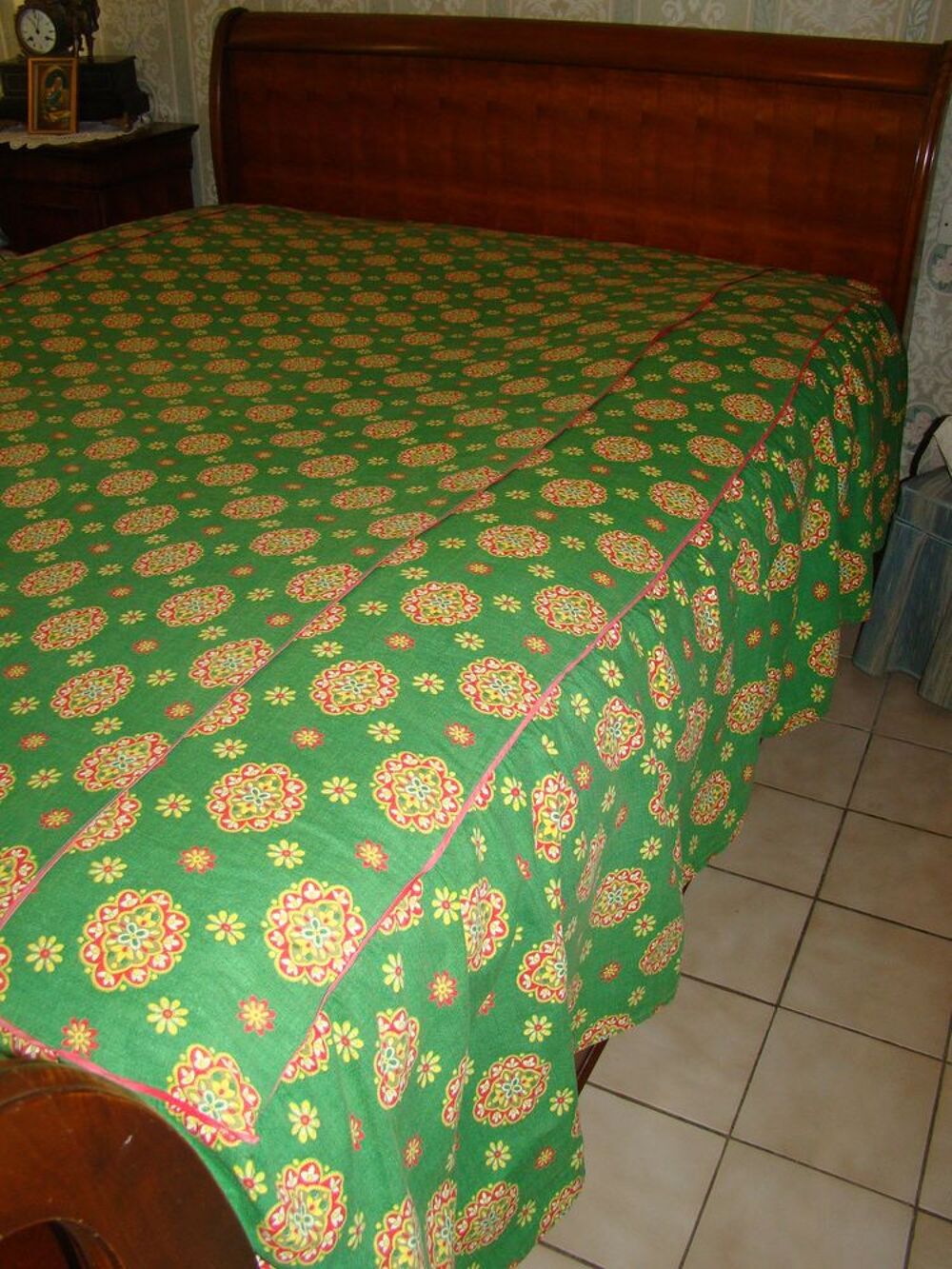 Dessus de lit / Couvre-lit en 140 x 190 vintage ann&eacute;es 1960
Décoration