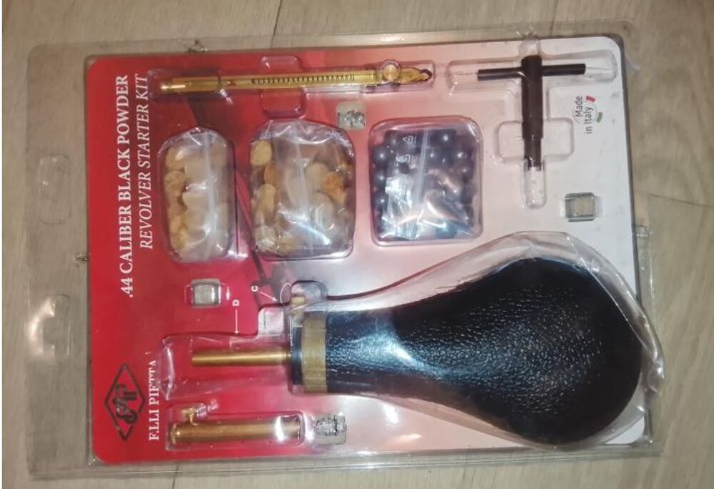 KIT RECHARGEMENT REVOLVER POUDRE NOIRE CALIBRE 44 PIETTA 