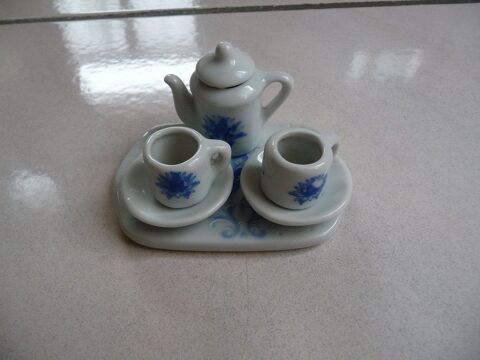 Service Miniature 6 pièces en porcelaine 15 Celles-sur-Belle (79)