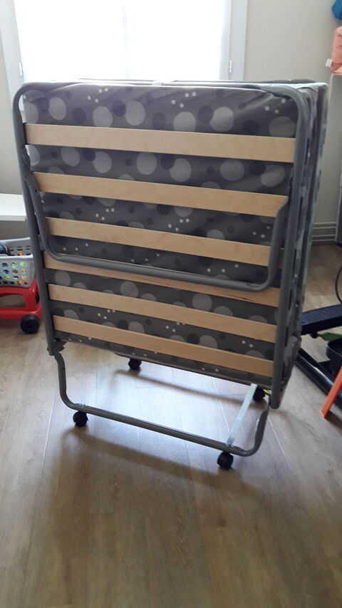 Lit d'appoint pliable 80x190cm , matelas et housse 50 Civray (86)