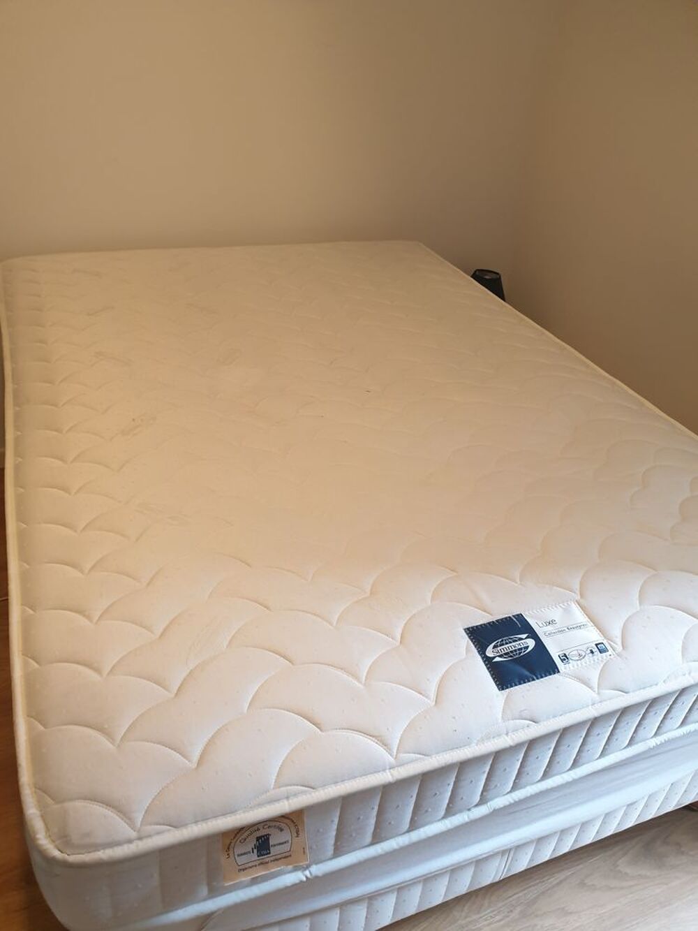 Matelas et sommier simmons 140/190 Meubles