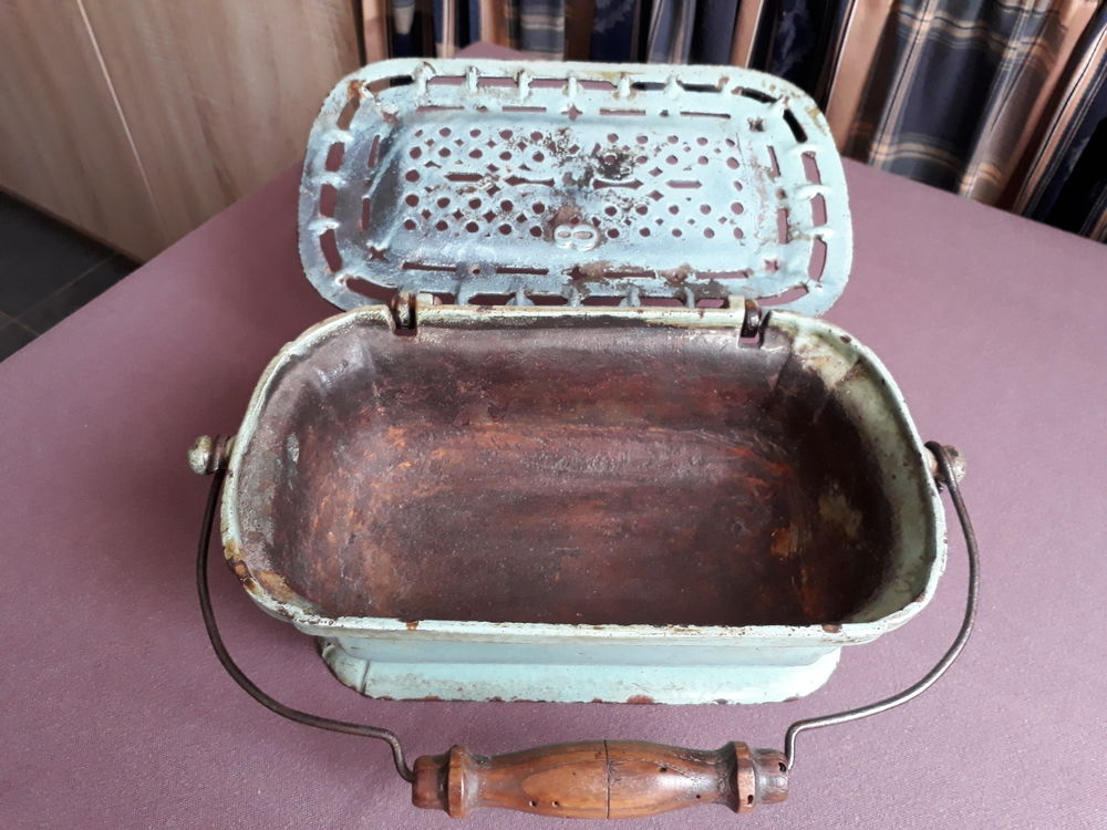 ANCIEN CHAUFFE PIED FONTE Décoration