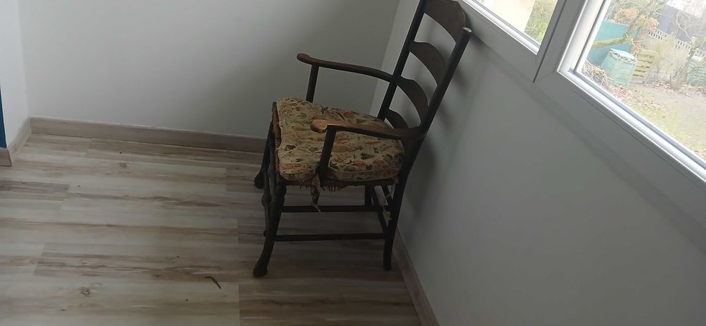une chaise Meubles