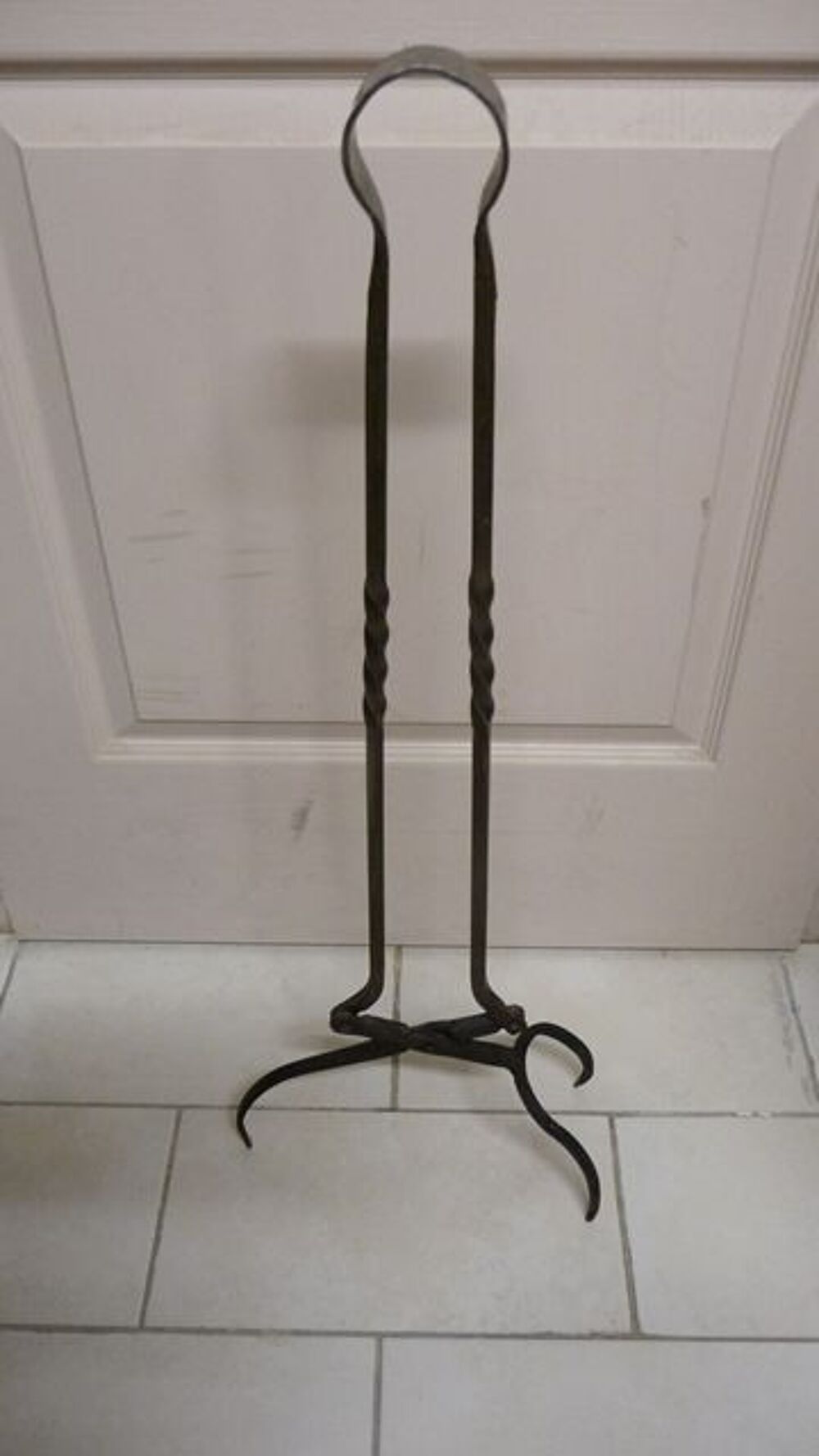 Pince &agrave; grosses B&ucirc;ches en fer forg&eacute;, &agrave; m&eacute;canisme. * RARE * Décoration