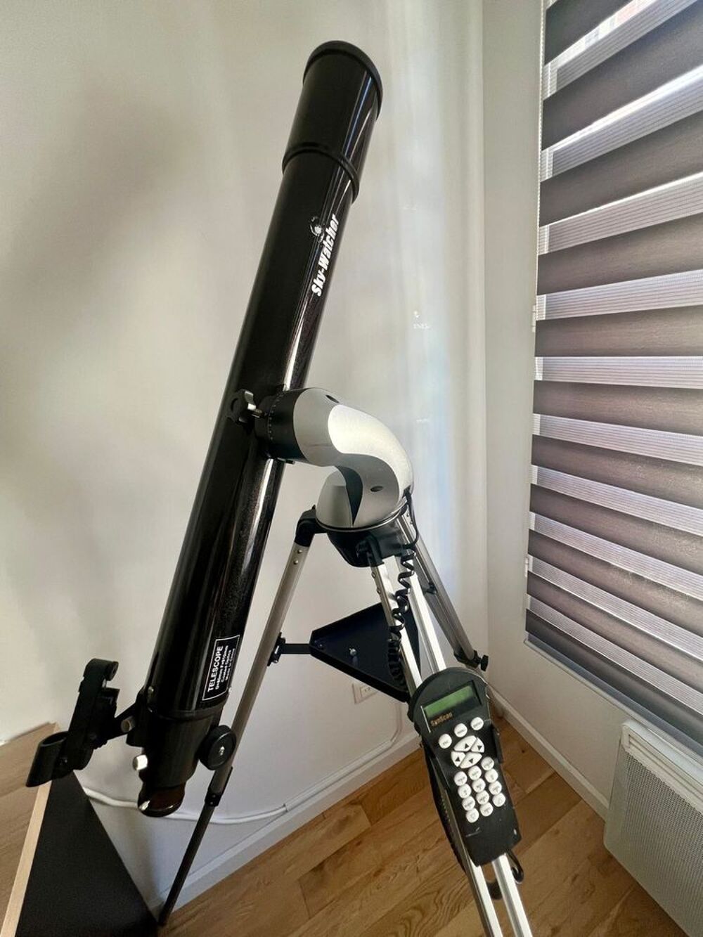 T&eacute;lescope Sky-Watcher sur tr&eacute;pied Electrom�nager