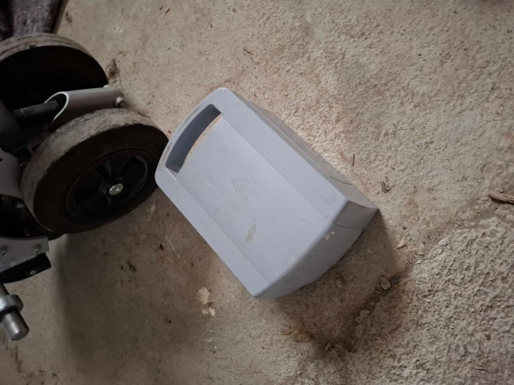 Fauteuil roulant electrique Meubles
