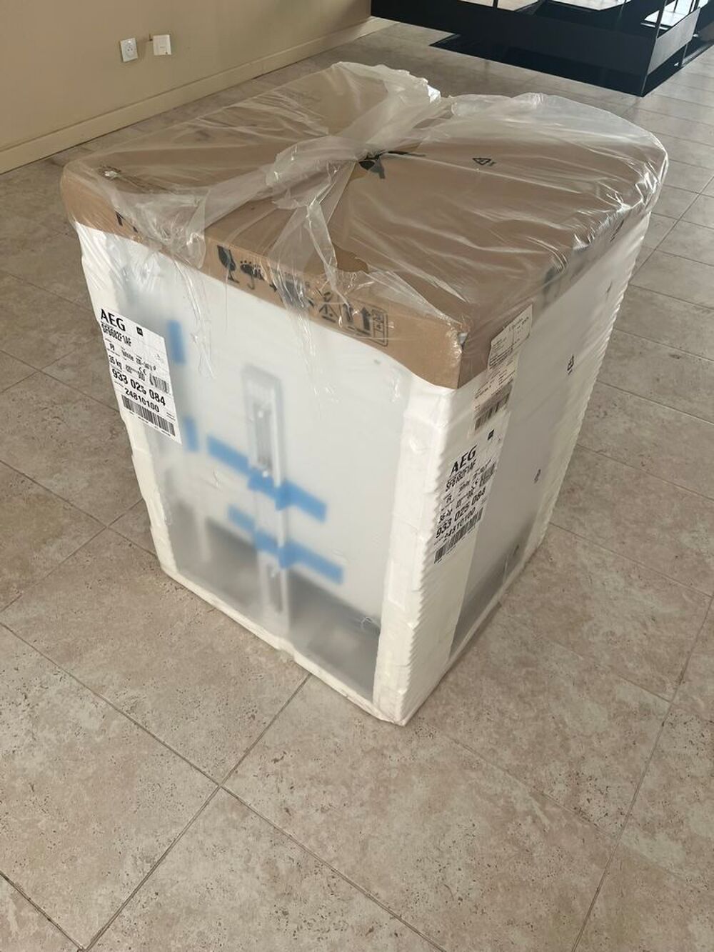 Frigo encastrable sous plan de travail AEG NEUF, dans carton Electroménager