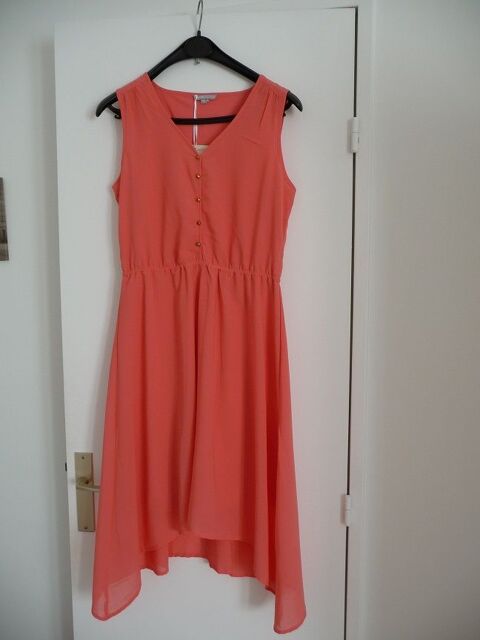 Robe asym�trique orange corail taille 38 - NEUVE 23 Celles-sur-Belle (79)