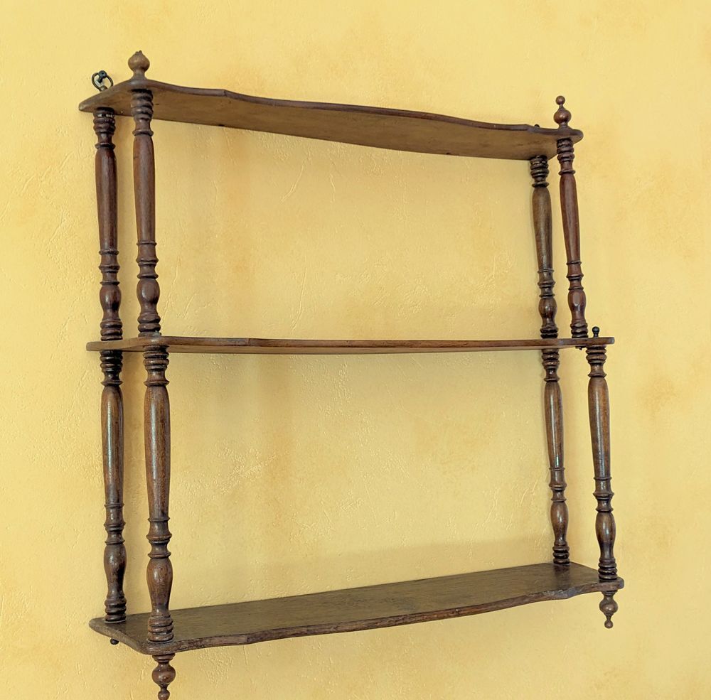 Ancienne petite ETAGERE en bois tourn&eacute;
Meubles