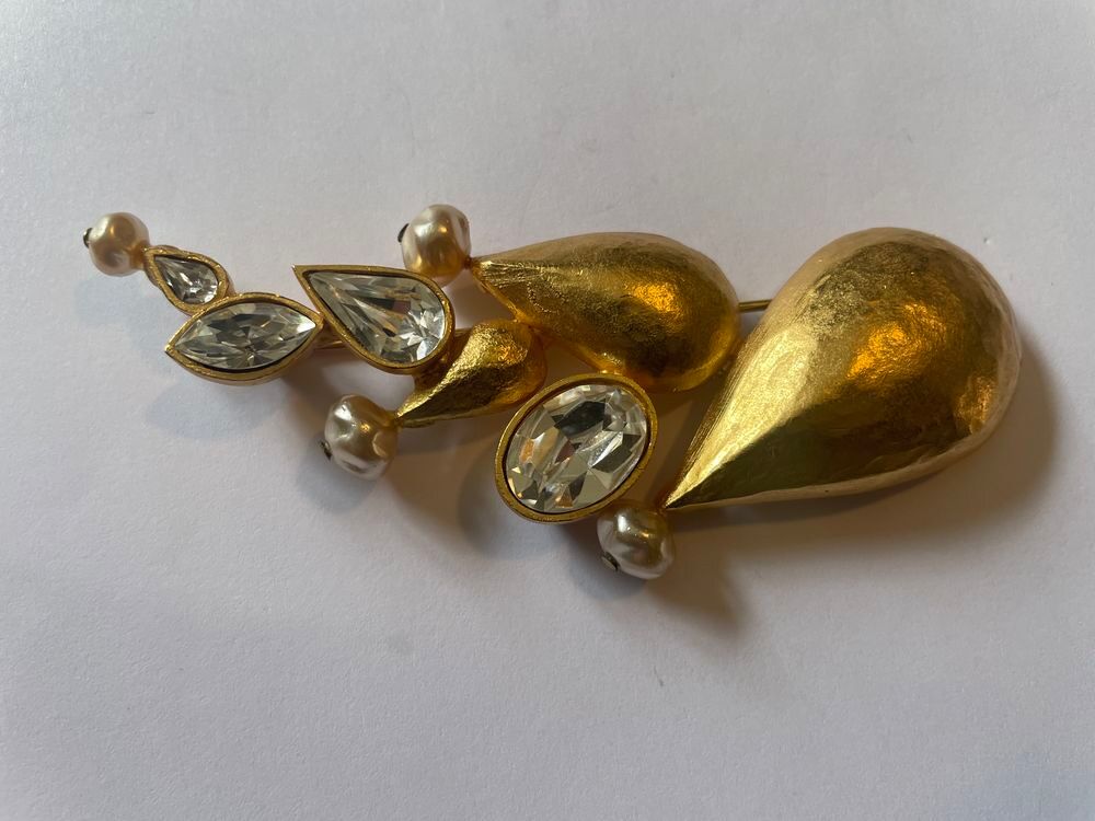 Broche &eacute;pi dor&eacute; GM strass crystal ANTIGONA Bijoux et montres