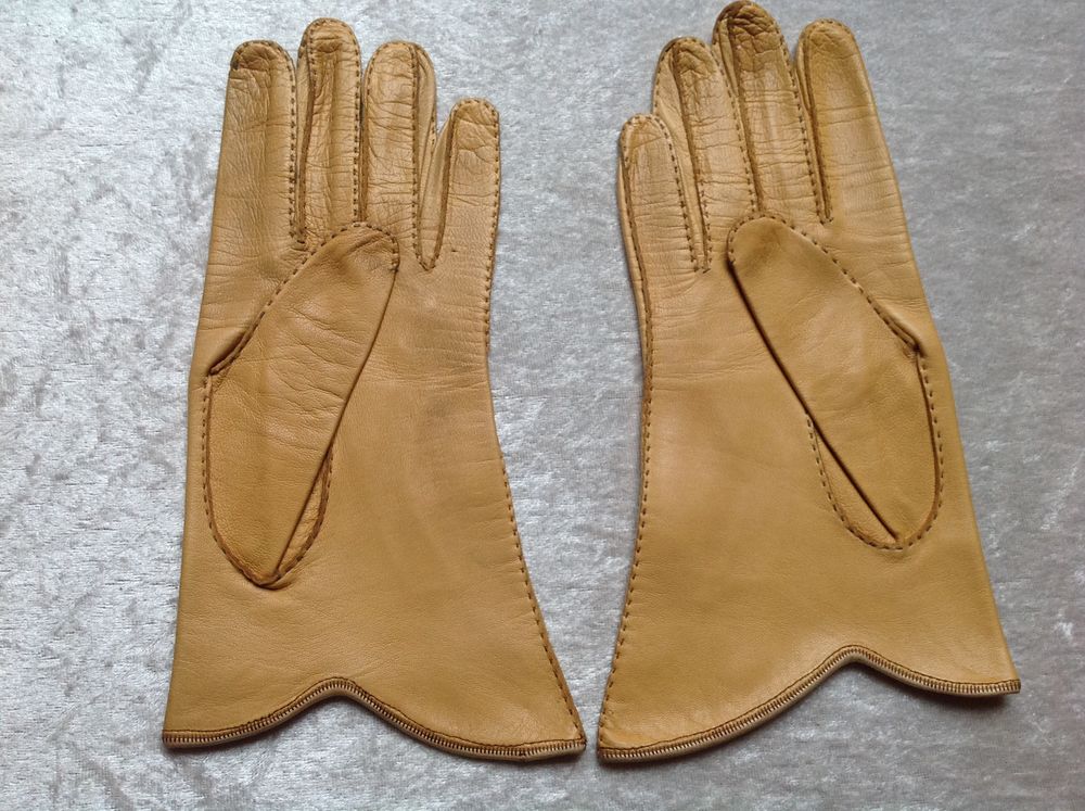 GANTS EN CUIR JAUNE MOUTARDE Envoi Possible
Vêtements