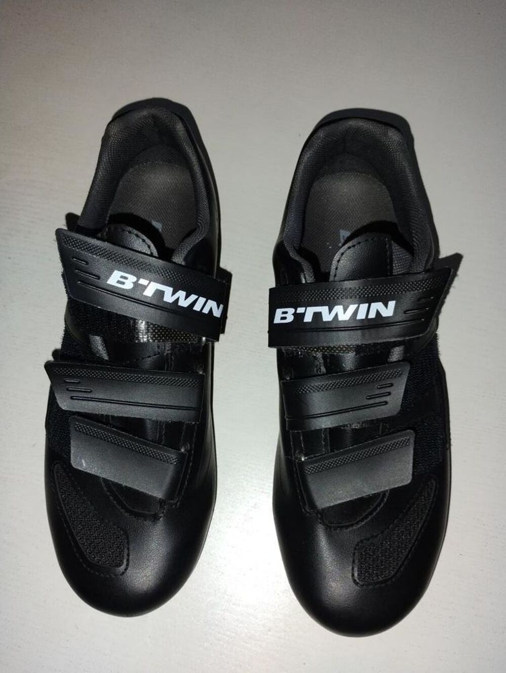 Chaussures v&eacute;lo neuves Pointure affich&eacute;e 44 (Mais plut&ocirc;t 43) Sports