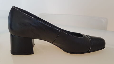 Chaussure basse en cuir noir T35 10 Sannois (95)