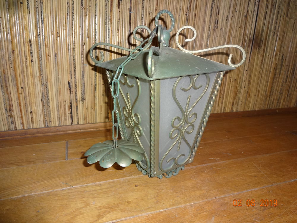 Lampe en fer forg&eacute; Décoration