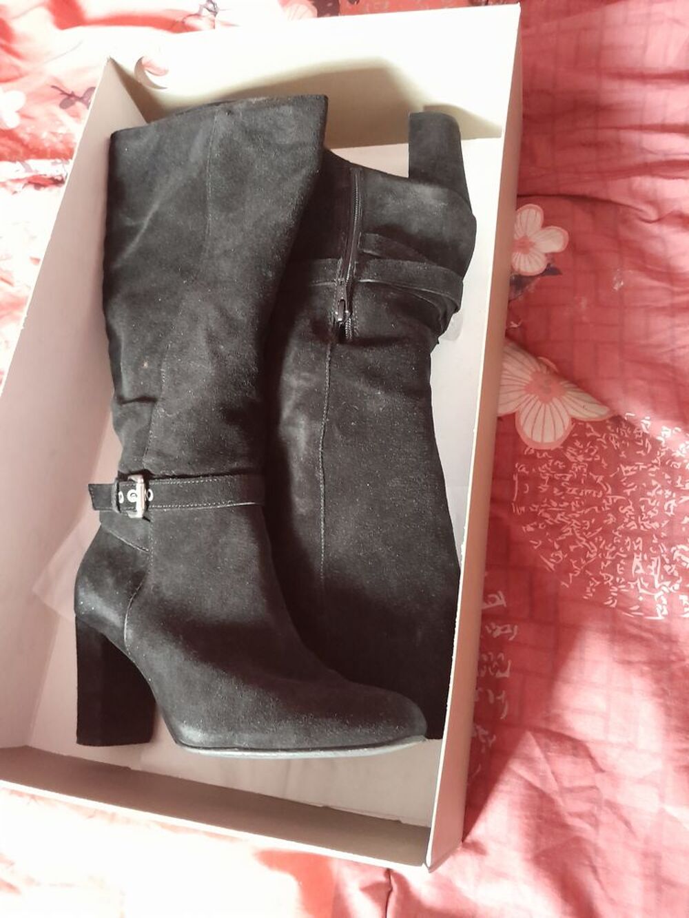 BOTTES EN DAIM A TALONS NEUVES Chaussures