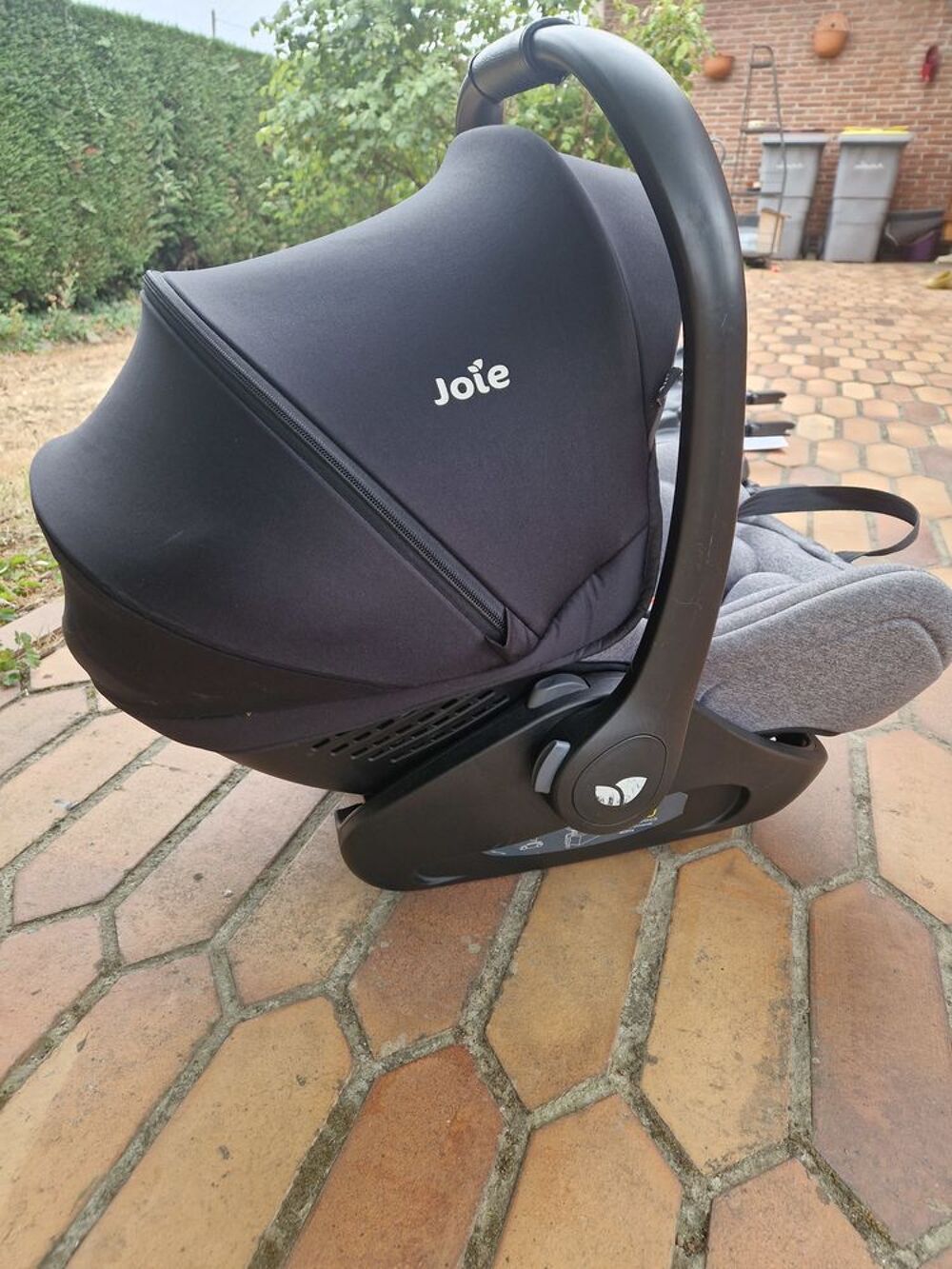 Si&egrave;ge auto b&eacute;b&eacute; Joie avec bases isofix Puériculture