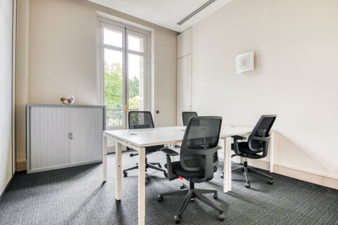 Basculez vers un espace de bureau ouvert pr&ecirc;t &agrave; l'emploi pour 15 personnes &agrave; Paris 75 BD Haussmann 8128 75008 Paris