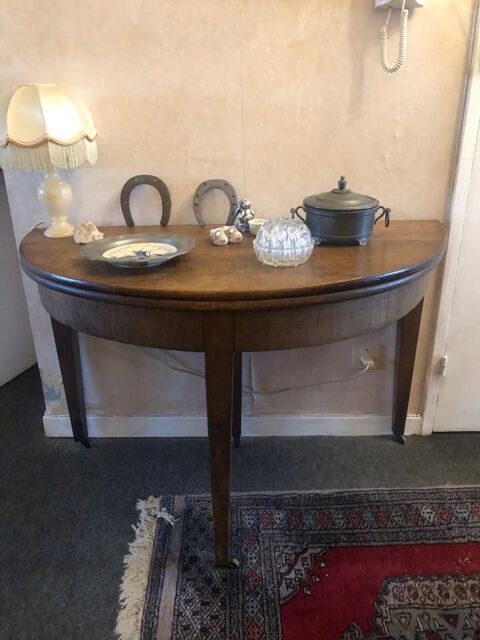 Table-console demi lune en noyer époque 1840 pied Jacob diam Villers-lès-Nancy (54)