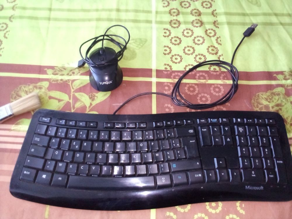 CLAVIER AVEC OU SANS SOURIS Matériel informatique