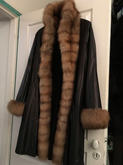 Manteau noir rversible. 600 Bordeaux (33)