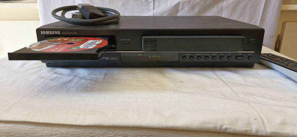 Combin&eacute; Samsung: magn&eacute;toscope et lecteur DVD/CD audio
Photos/Video/TV