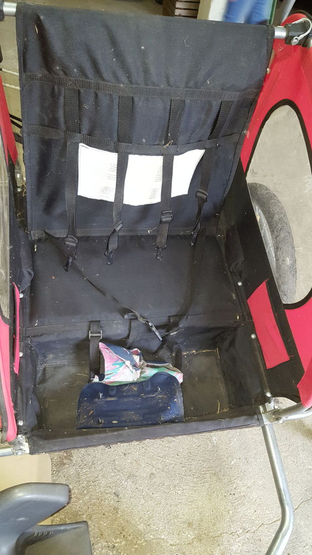 2 remorques de v&eacute;lo et 1 si&egrave;ge d'enfant pour v&eacute;lo Vélos