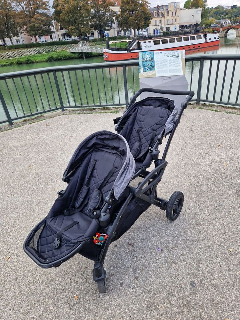 Poussette double Pu�riculture