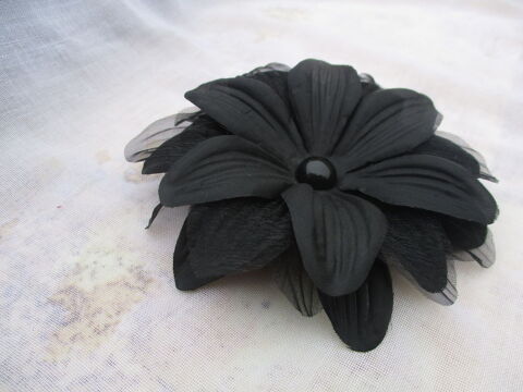 Broche Fantaisie : Fleur en Tissu Noir - Neuve 5 La Fert-Alais (91)