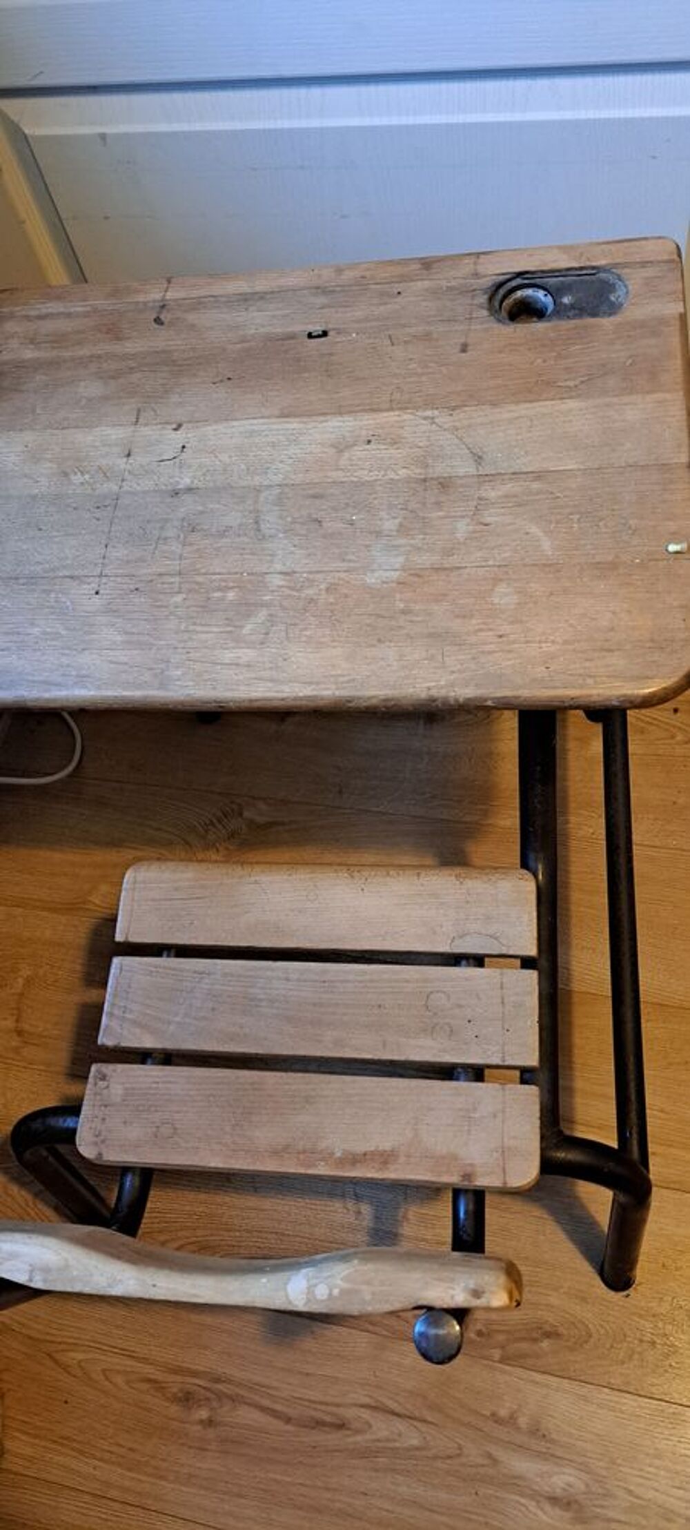 BUREAU ENFANT
petit bureau bois vintage avec encrier
Meubles