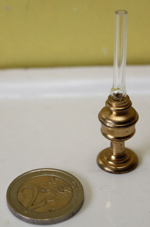 Lampe � p�trole miniature pour maison de poup�e 10 Issy-les-Moulineaux (92)