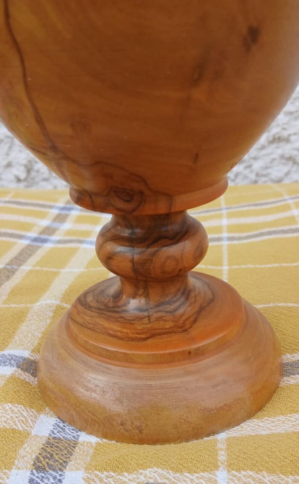 Vase en Bois d'Olivier Sculpt&eacute; de 26 cm : Tourn&eacute; &agrave; la Main Décoration