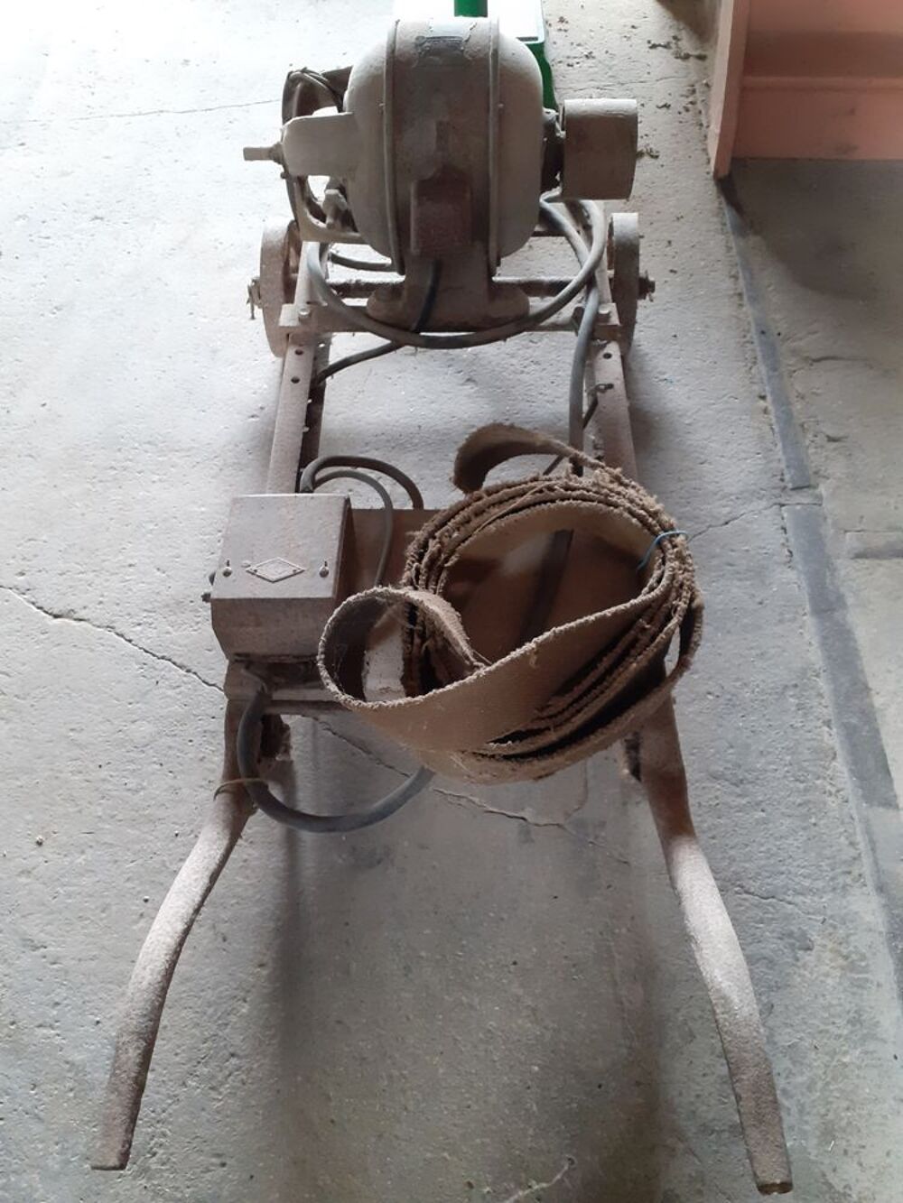 scie sur table+moteur sur brouette+meule &agrave; eau Bricolage