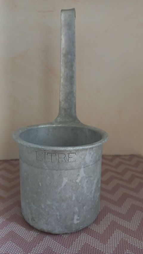 Ancienne mesure �  lait 4 Sainte-Savine (10)